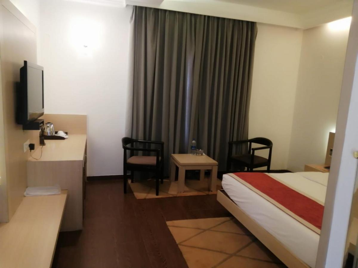 Kingston Resort Κανπούρ Εξωτερικό φωτογραφία